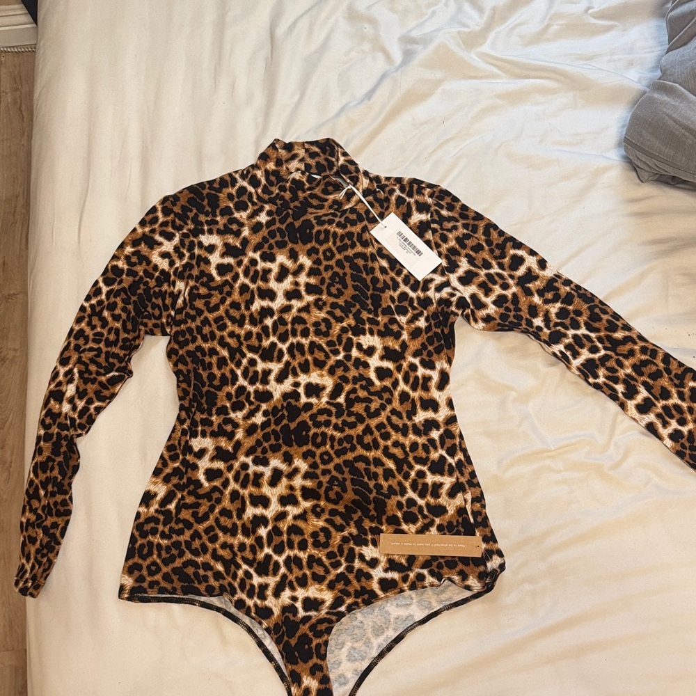 REFORMATION NWT Leopard Print Long Sleeve Bodysuit